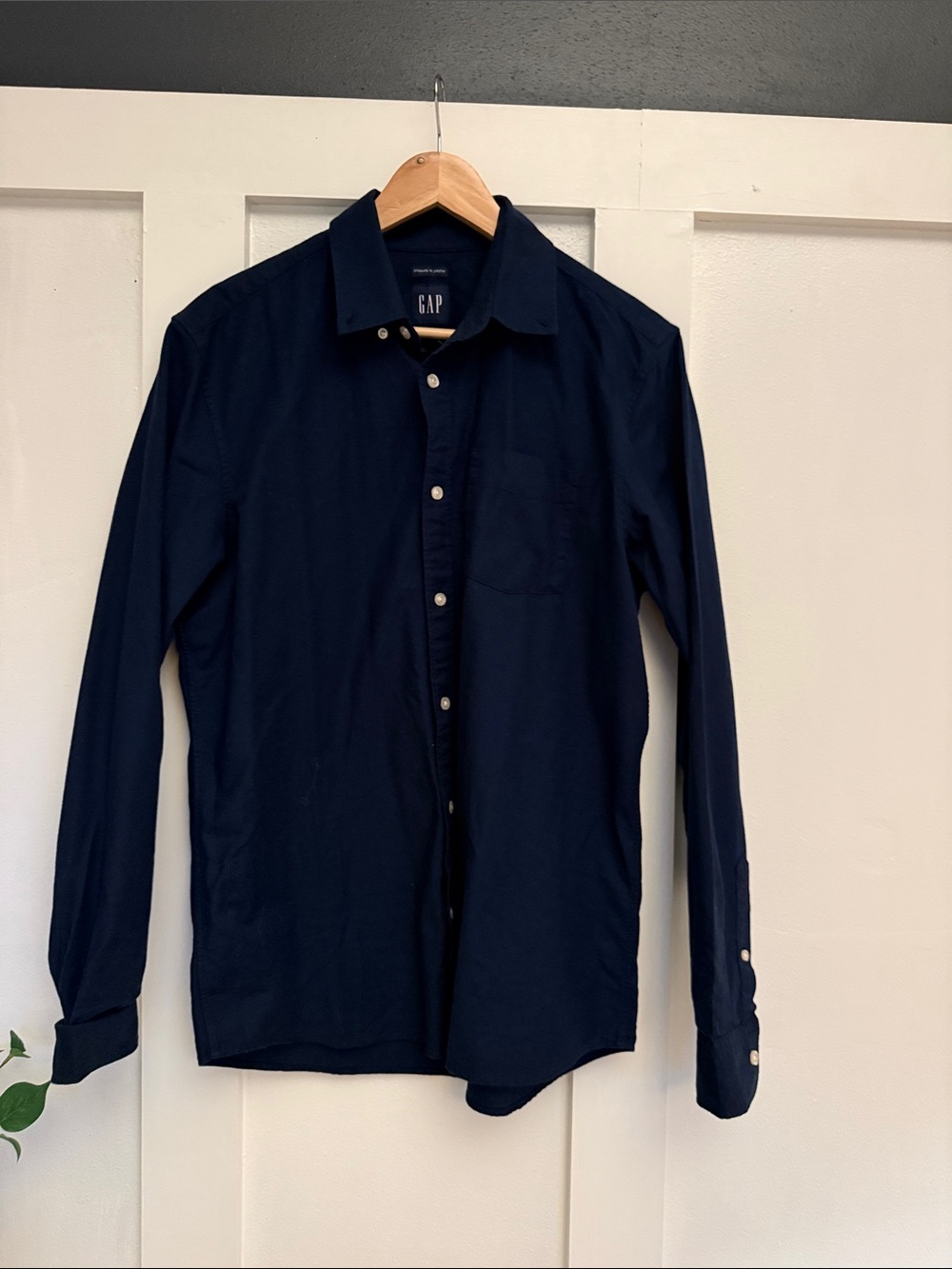 GAP Men's Dark Navy Long-Sleeve Button Shirt